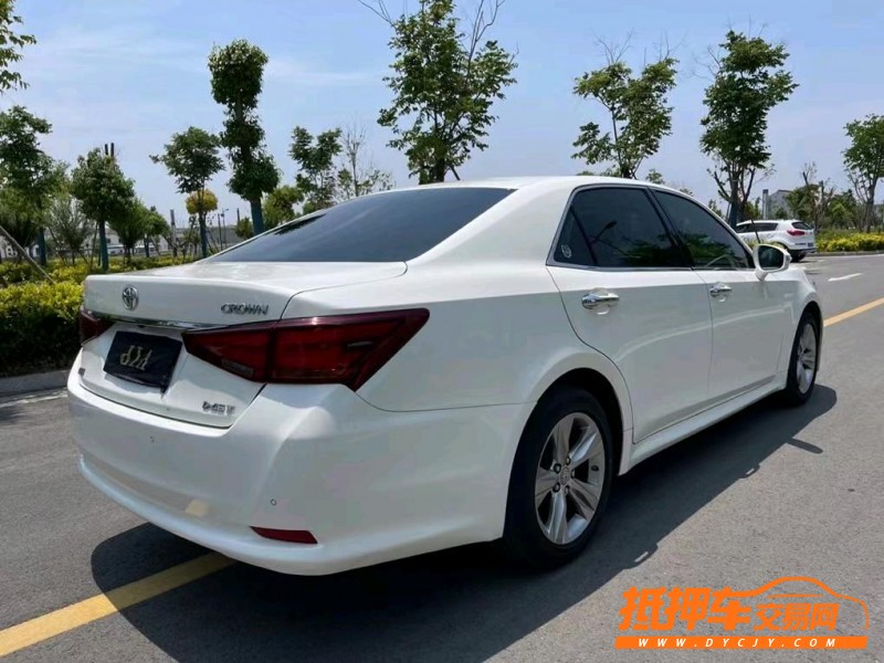 盐城16年丰田皇冠8