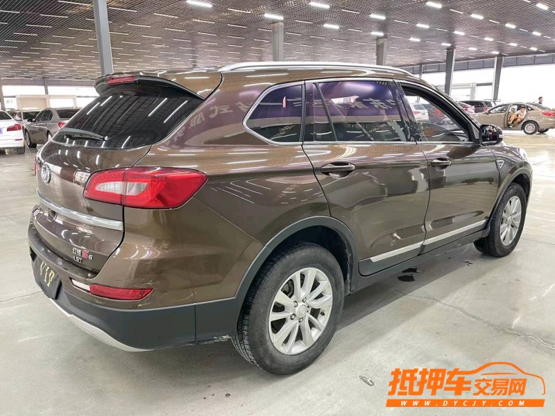 济宁17年北汽幻速S68