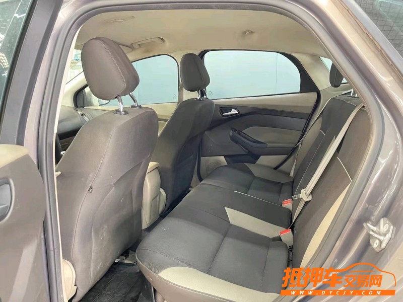 济宁15年福特福克斯5