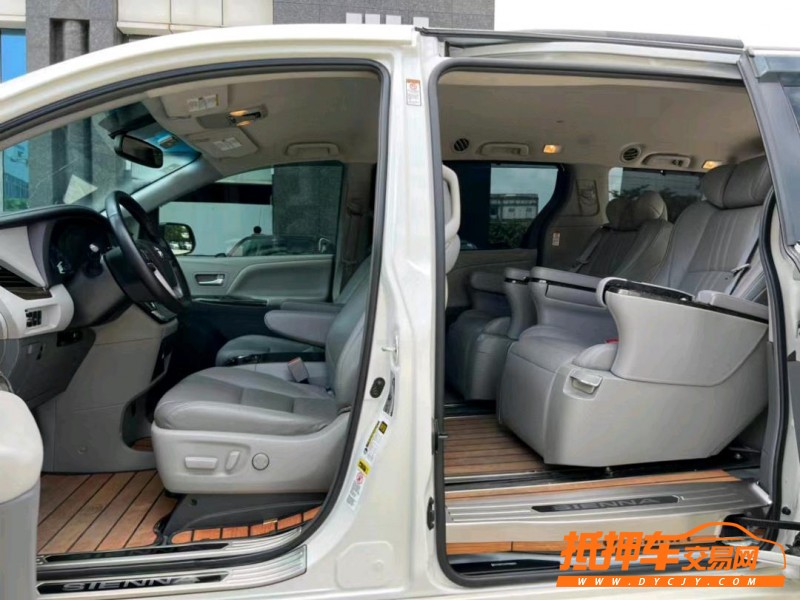 东莞17年丰田塞纳7