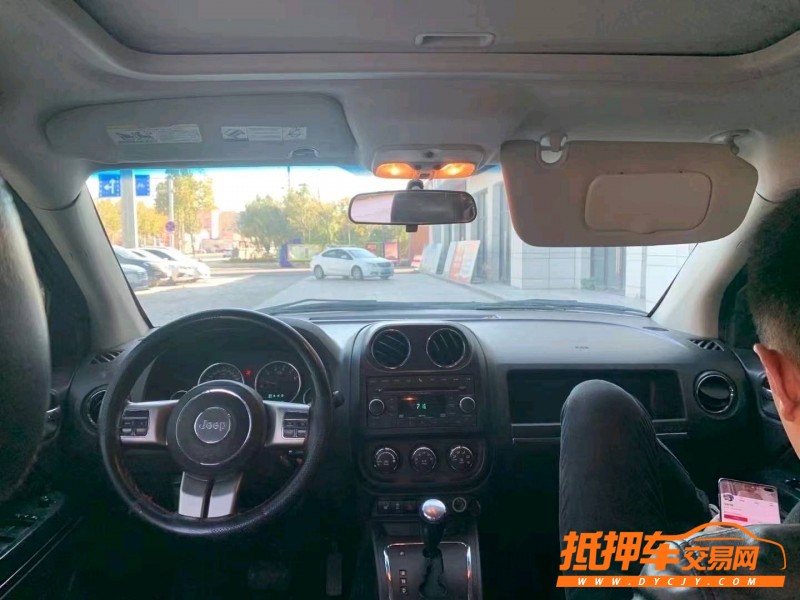 青島12年Jeep指南者6