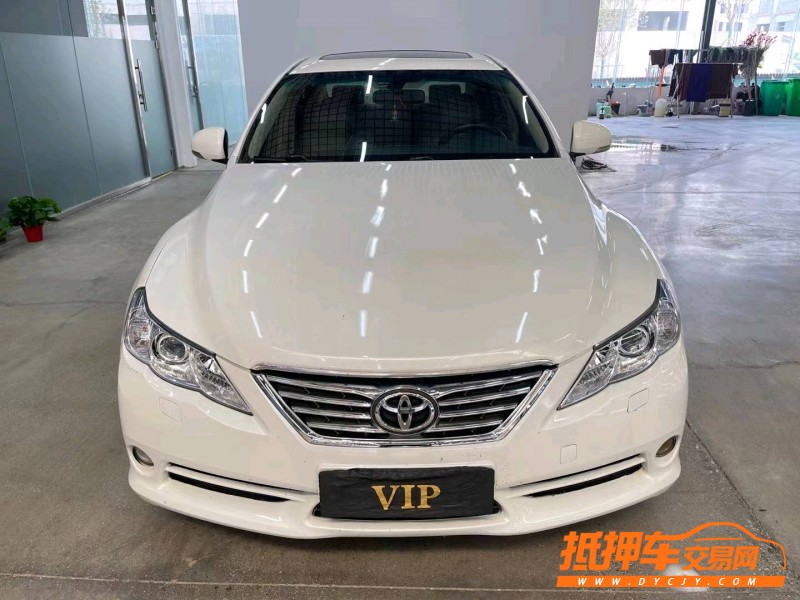 济宁11年丰田锐志9