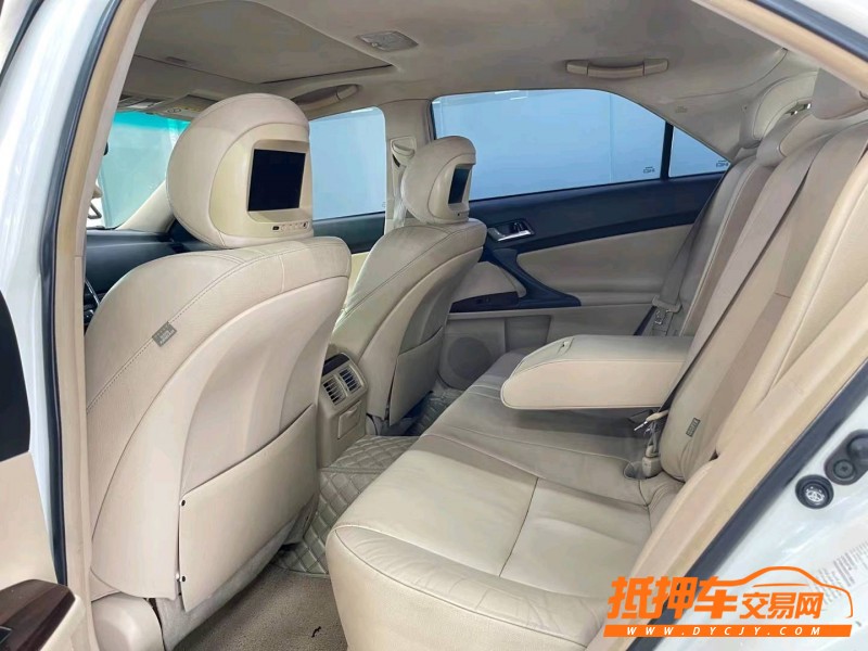 济宁11年丰田锐志6