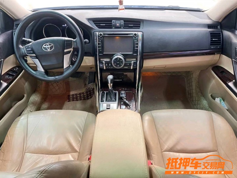 济宁11年丰田锐志5