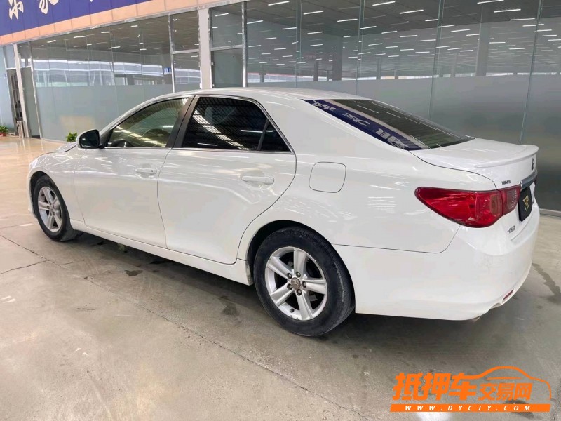 济宁11年丰田锐志3