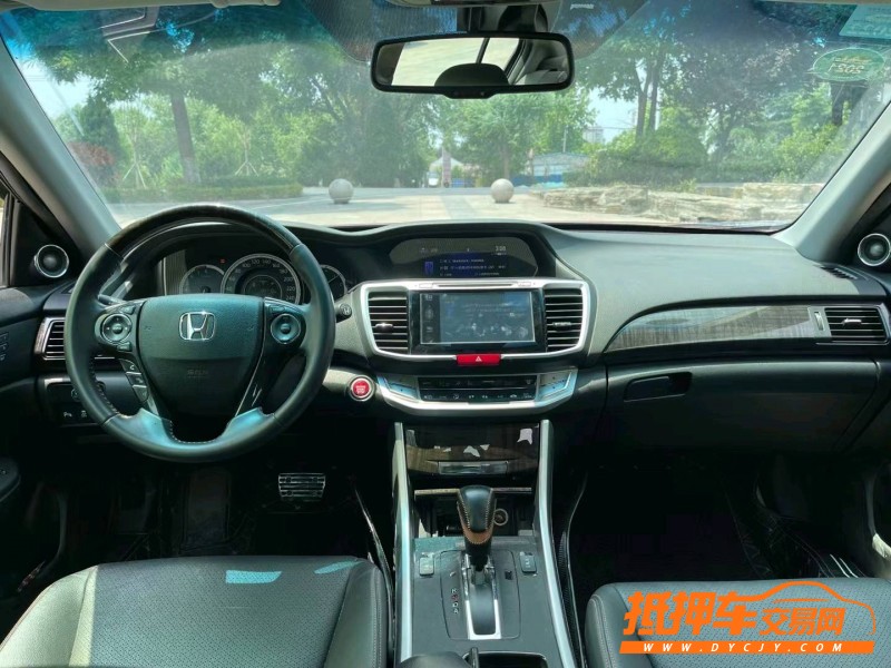 青岛16年本田雅阁4
