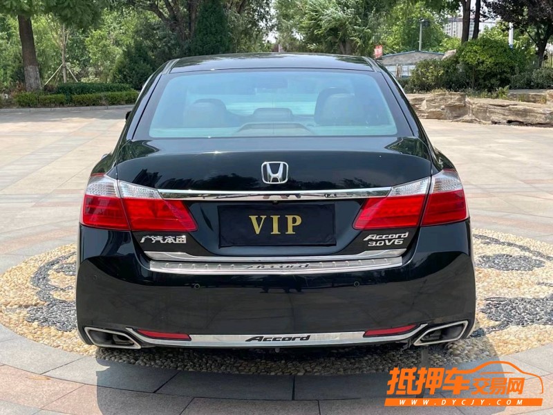 青岛16年本田雅阁1