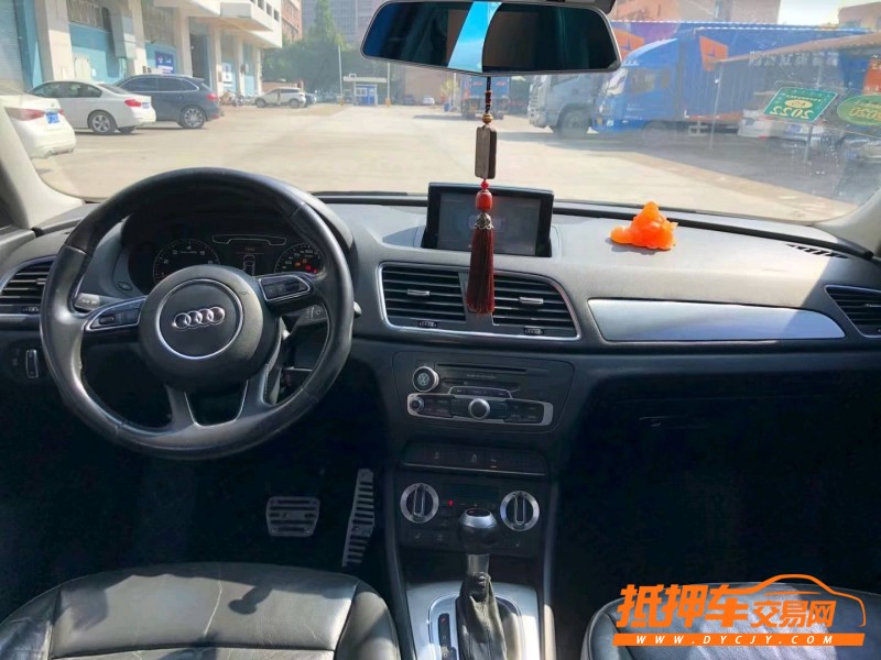 中山16年奧迪Q38