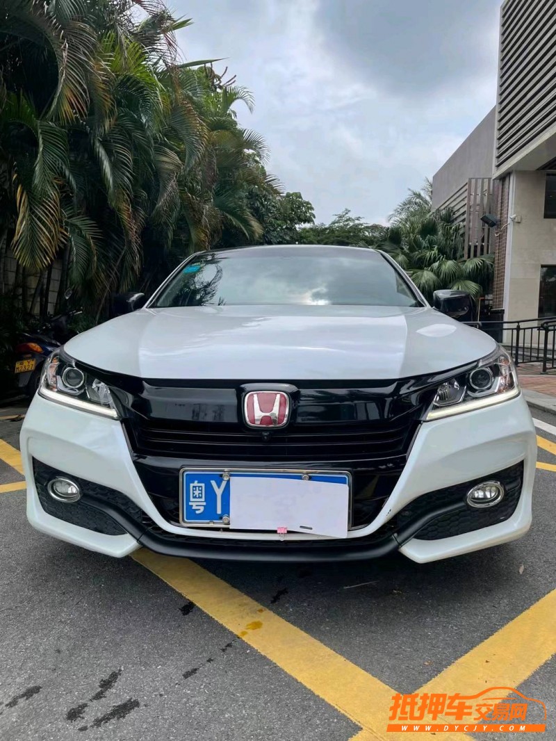 佛山17年本田雅阁1