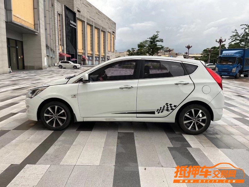 东莞14年现代瑞奕5