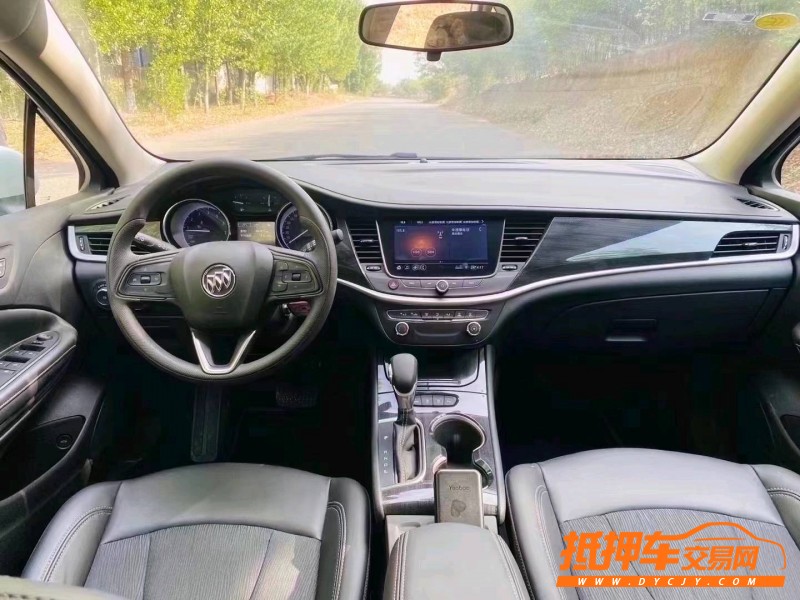 济宁21年别克威朗5