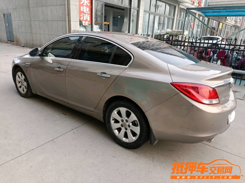 徐州12年别克君威8