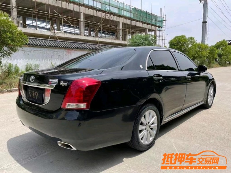 盐城11年丰田皇冠8