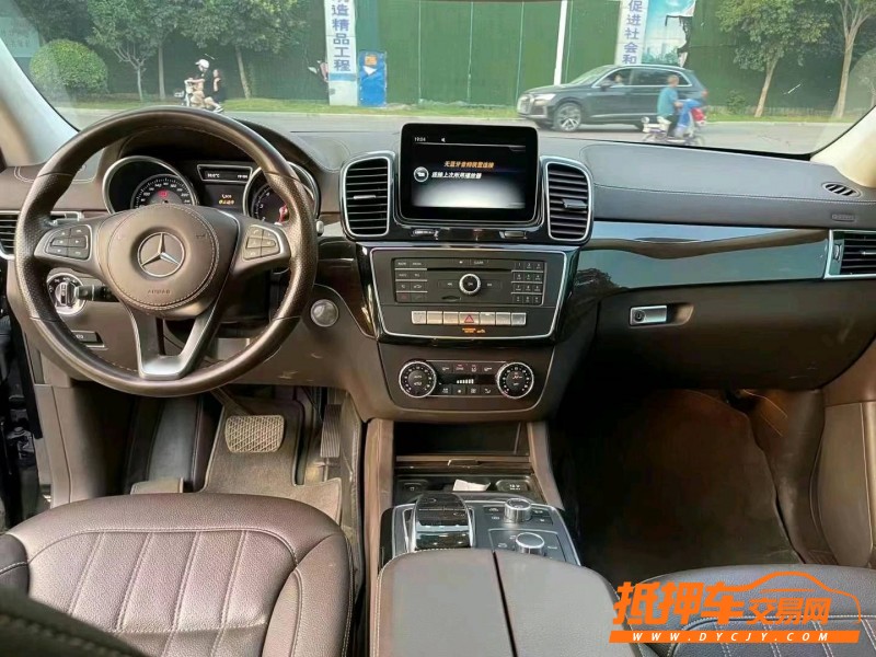 济宁19年奔驰GLS3