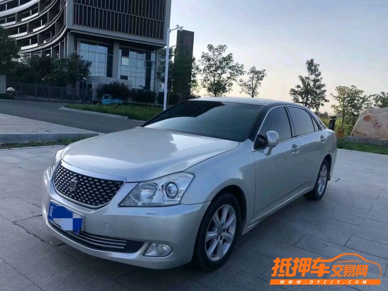 保定10年豐田皇冠2