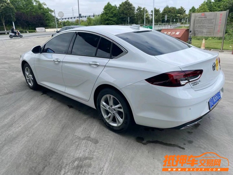 徐州21年别克君威8