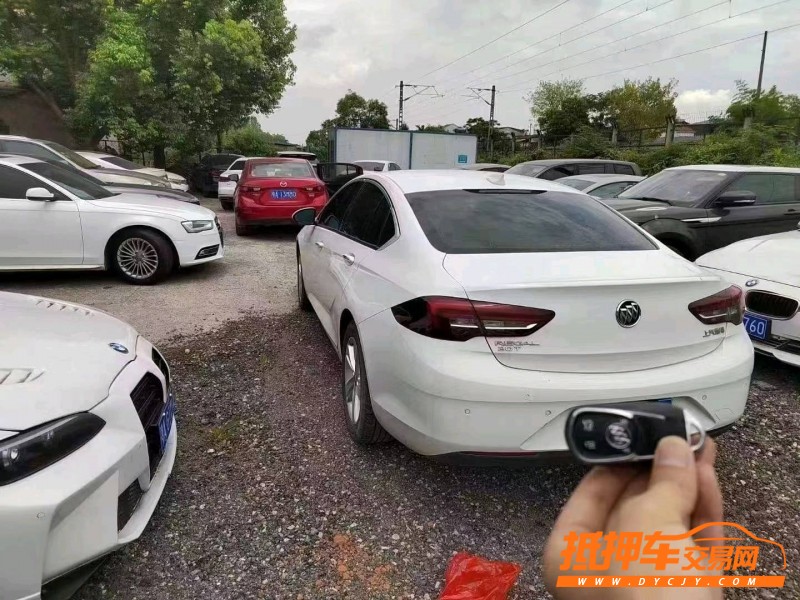 武汉20年别克君威3