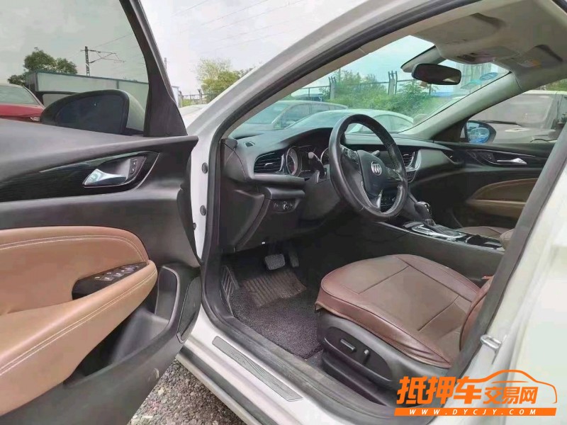 武汉20年别克君威5