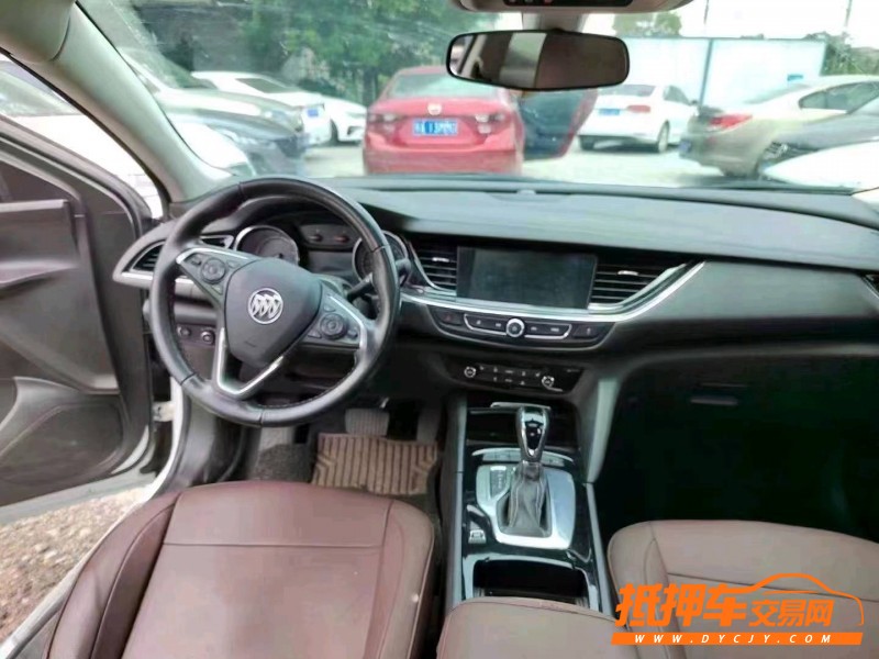 武汉20年别克君威8