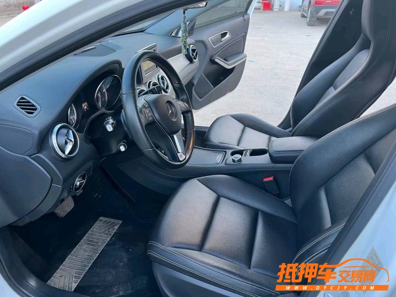 徐州16年奔驰GLA7