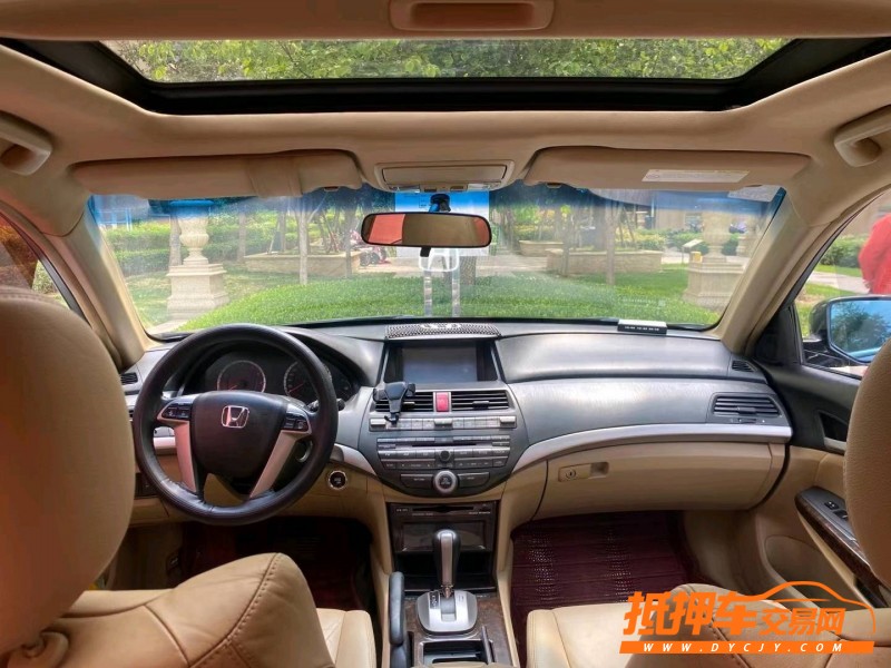 青岛10年本田雅阁4