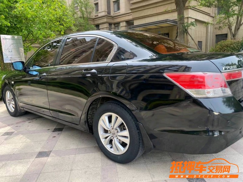青岛10年本田雅阁6