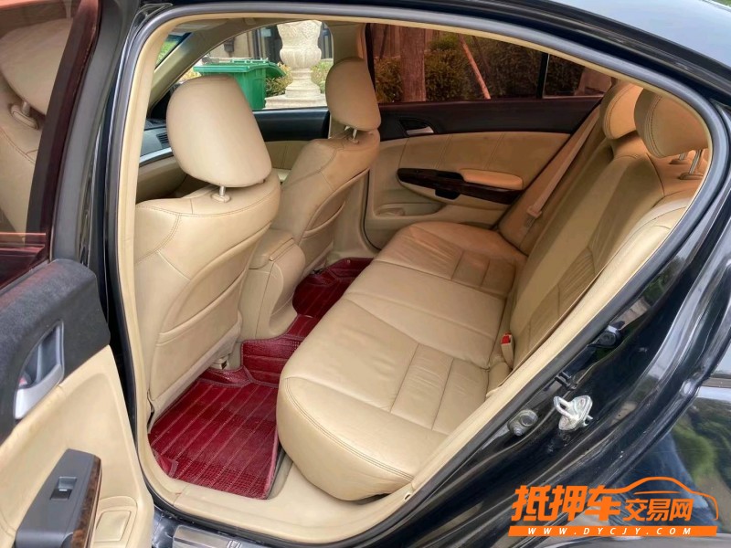 青岛10年本田雅阁7