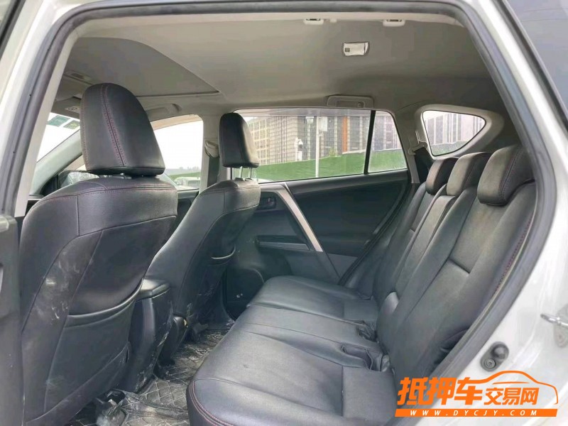 广州17年丰田RAV48