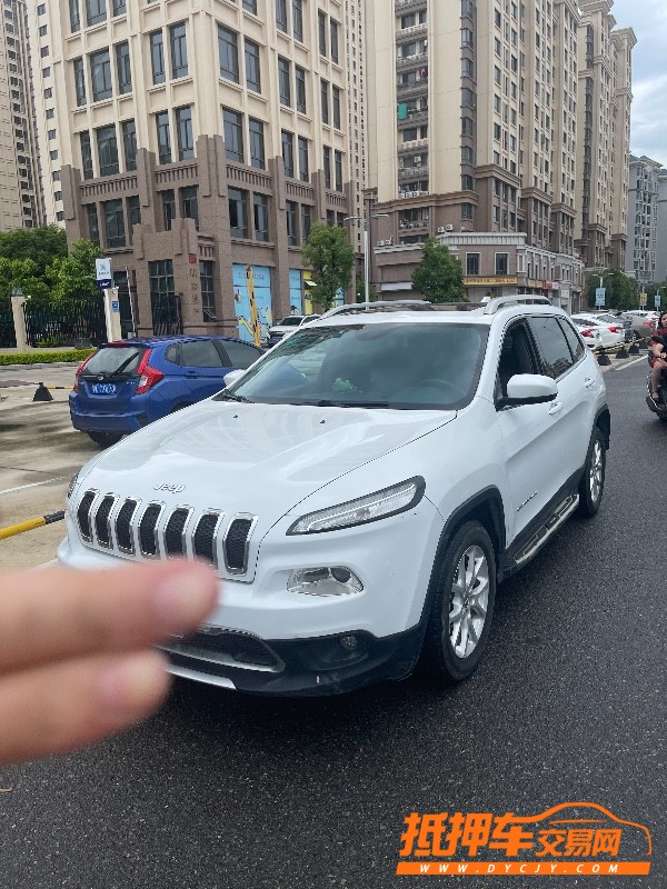 汕頭18年Jeep自由光8