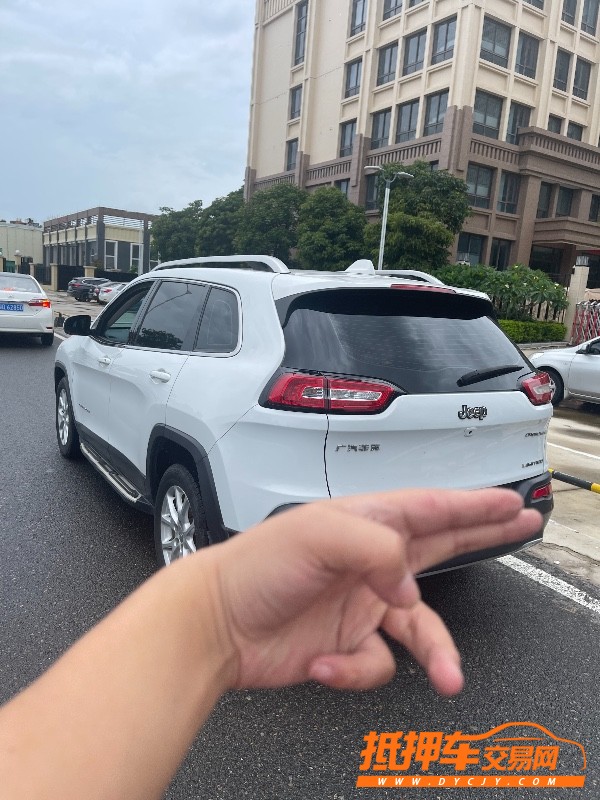 汕頭18年Jeep自由光6