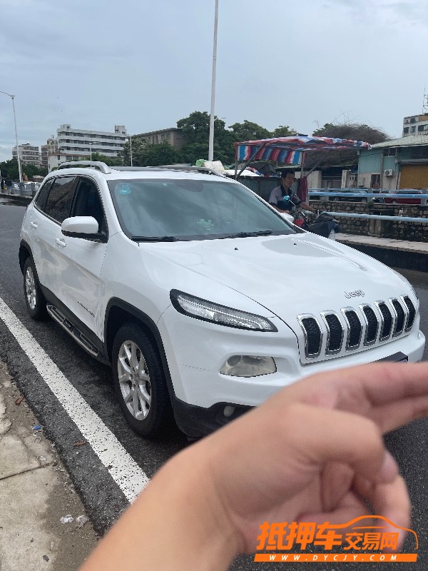 汕頭18年Jeep自由光7