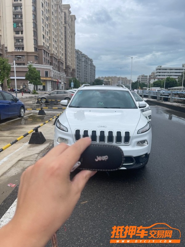汕頭18年Jeep自由光9