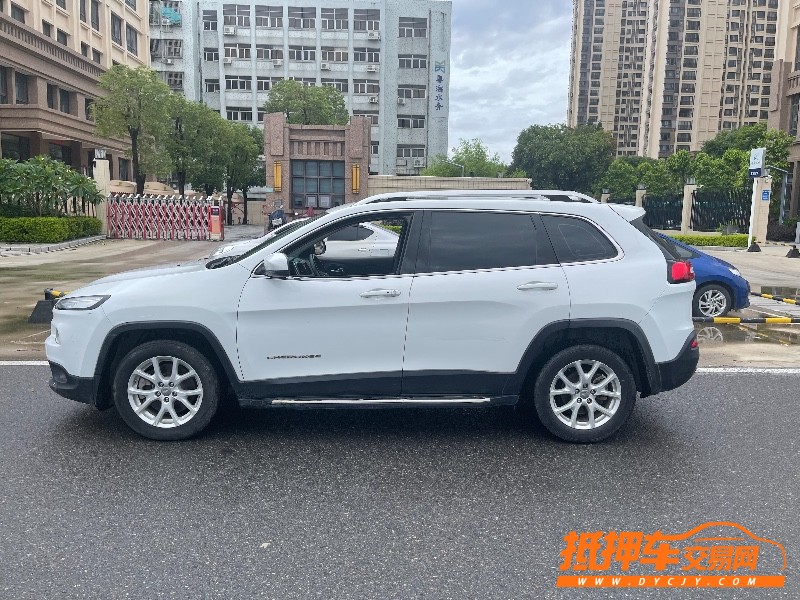 汕頭18年Jeep自由光2