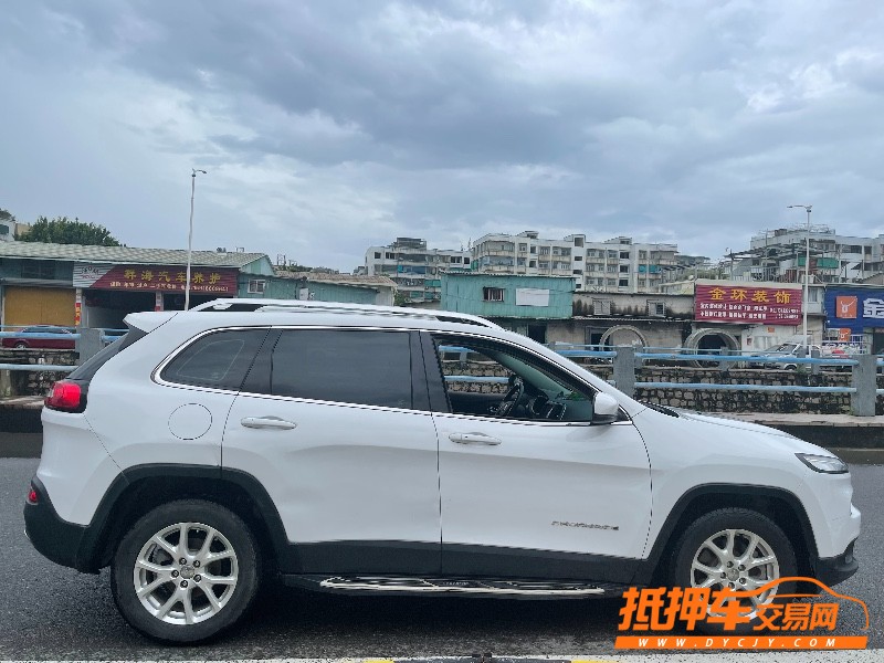 汕頭18年Jeep自由光3
