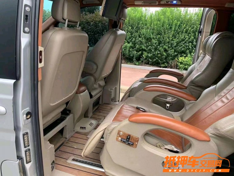 烟台12年奔驰唯雅诺2