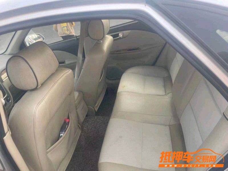 济宁16年别克凯越5