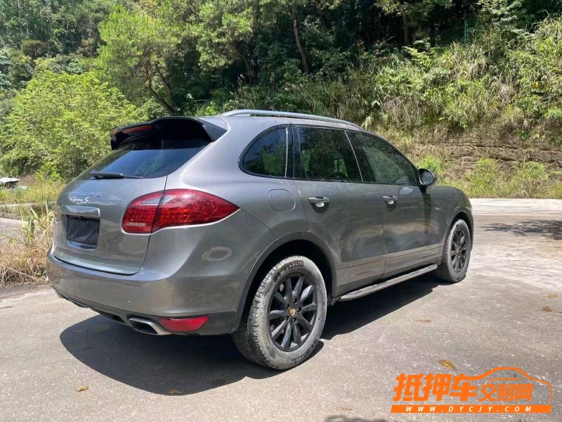 南宁12年保时捷卡宴9