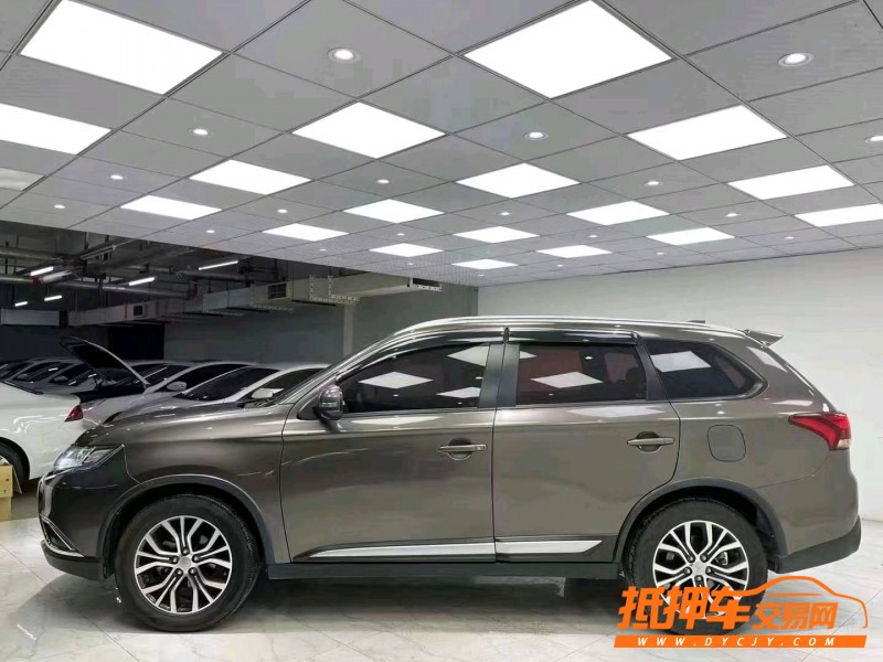 成都17年三菱欧蓝德3