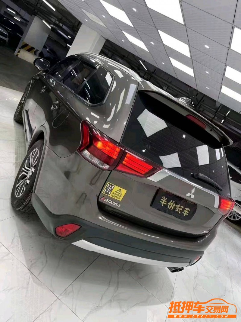 成都17年三菱欧蓝德4