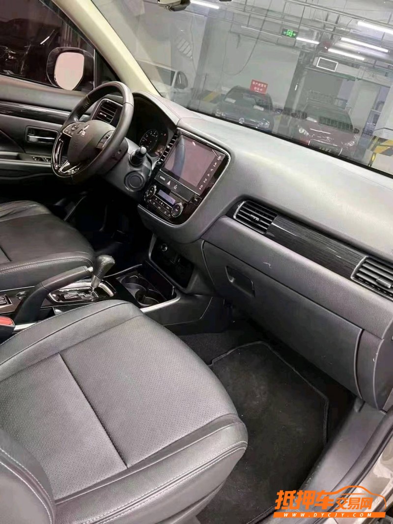 成都17年三菱欧蓝德8