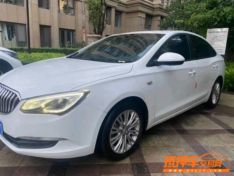 青岛17年别克英朗8