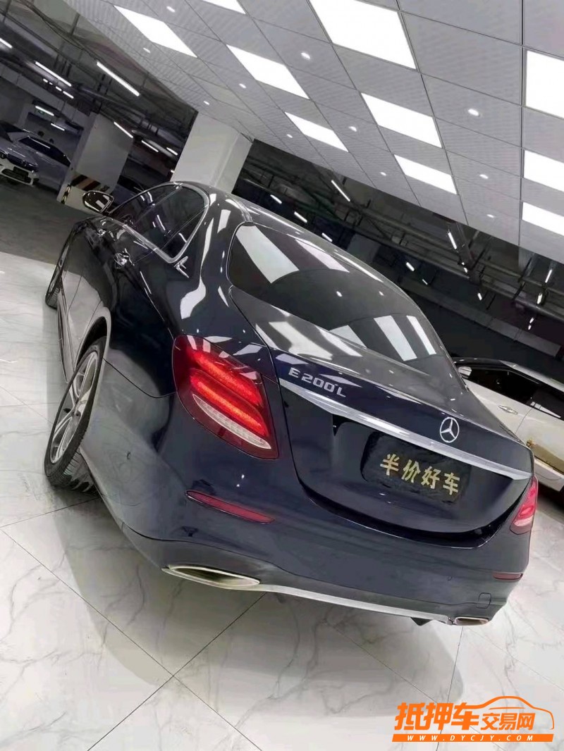 成都18年奔驰E4