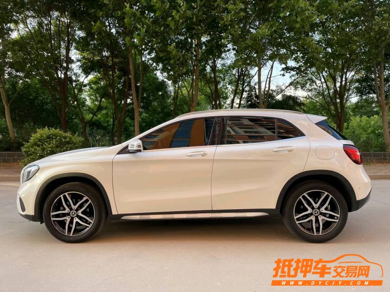 邢台18年奔驰GLA4