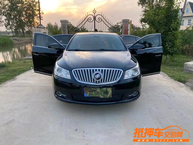 徐州12年别克君越8