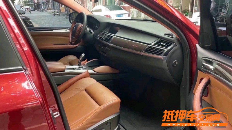 保定12年宝马X68