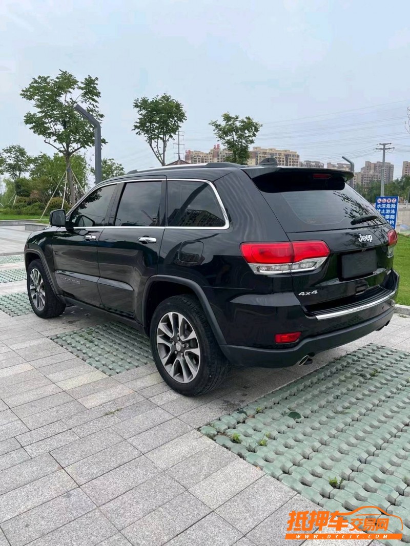 徐州19年Jeep大切诺基4