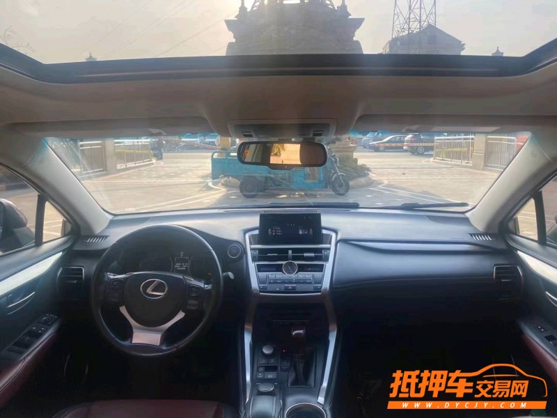 青岛16年雷克萨斯NX4