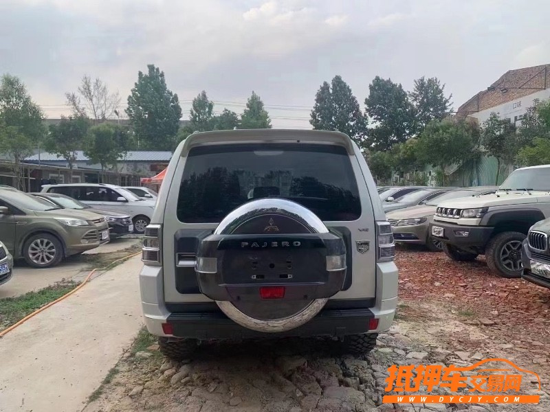 潍坊19年三菱帕杰罗3