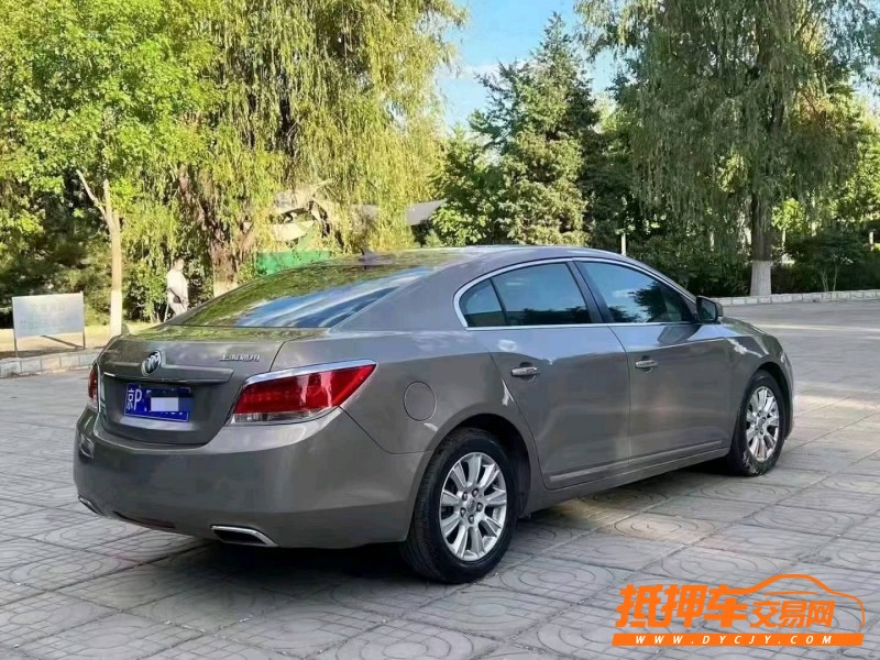 邢台11年别克君越8