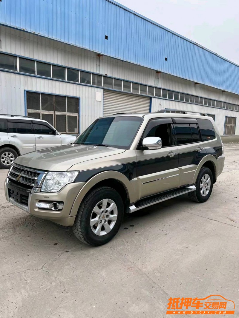 徐州17年三菱帕杰罗2